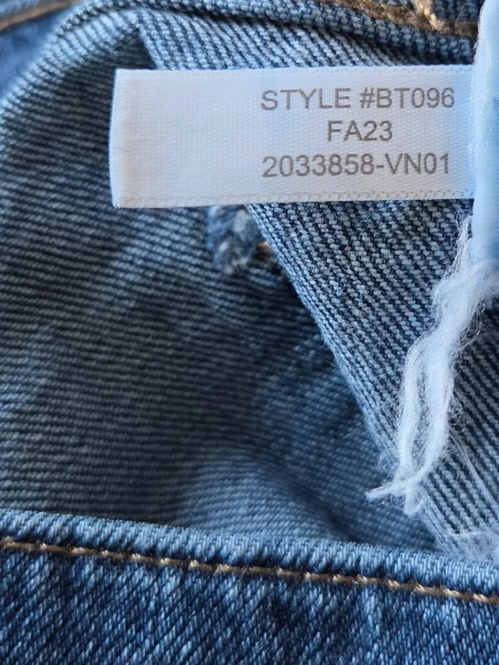 J. Crew Mid-Rise Flare Crop Jeans Women’s 26T, exposed button fly closure